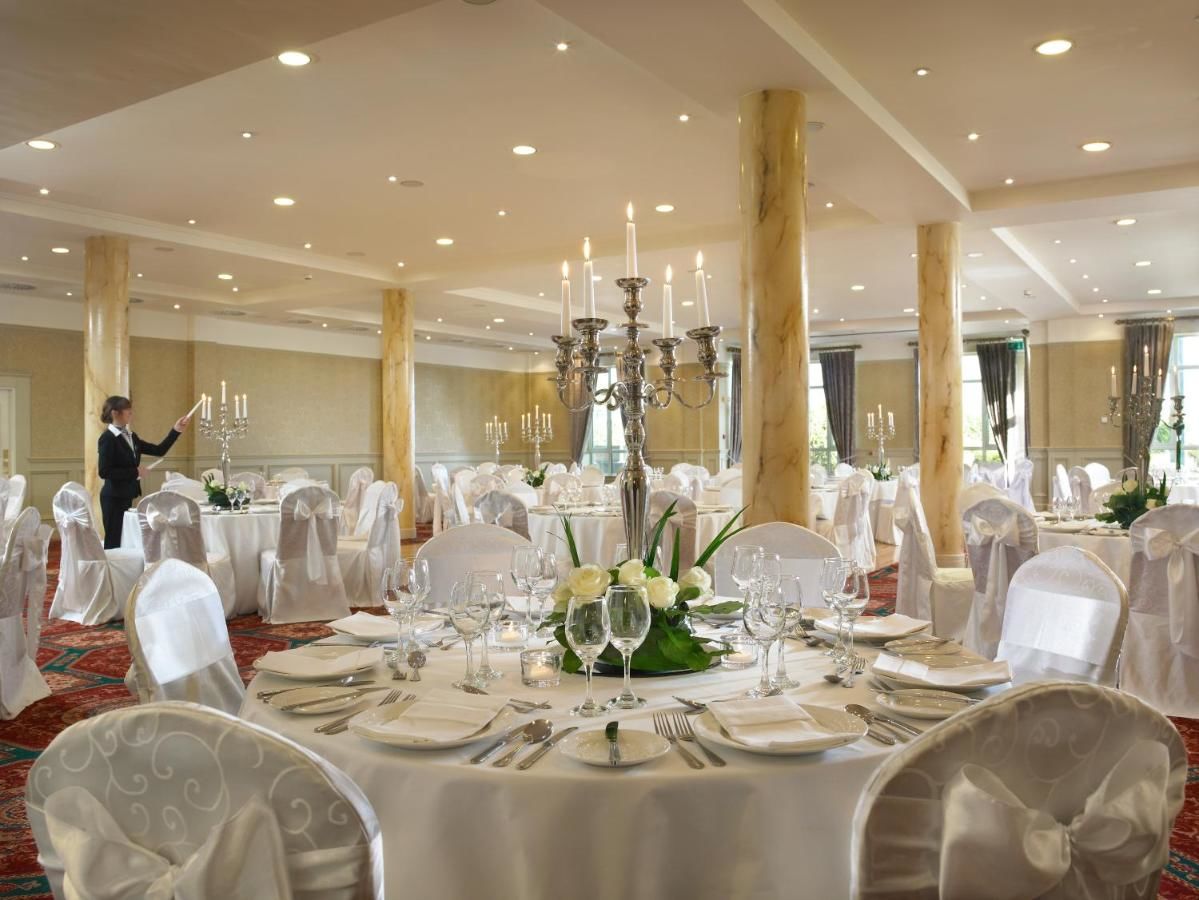 Отель Galway Bay Hotel Conference & Leisure Centre Голуэй