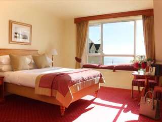 Отель Galway Bay Hotel Conference & Leisure Centre Голуэй Улучшенный двухместный номер с 1 кроватью или 2 отдельными кроватями и видом на море-4